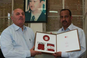 Ali presenting a gift to Ahmed Alnajar